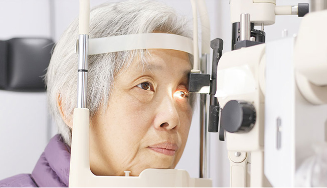Người bệnh tiểu đường nếu có điều kiện đi khám đáy mắt ngay càng tốt, nhất là ở người trên 40 tuổi.