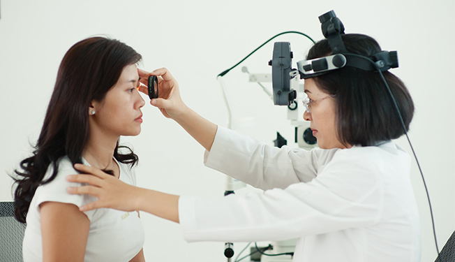 Bác sĩ bệnh viện mắt Cao Thắng nhiều năm kinh nghiệm trong lĩnh vực khám và điều trị các bệnh đáy mắt, thoái hoá hoàng điểm